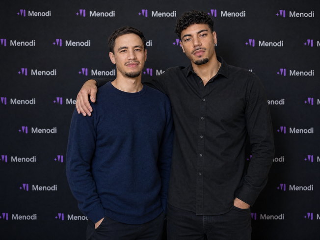Youcef Mahi og Jakob Lindén foran Menodis pressväg